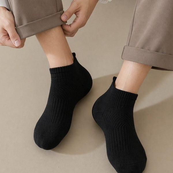 Vớ dệt mỏng xài nhanh rách và Vớ đệm xù bám chặt gót chân.
