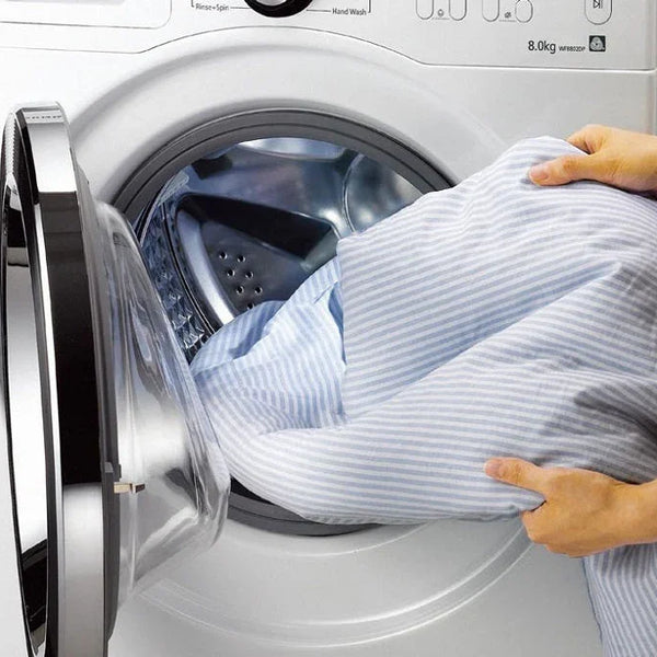 Cách giặt áo sơ mi để cổ và tay áo không bị sờn rách.