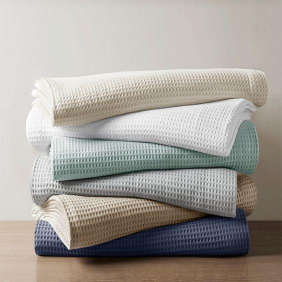 Vải Microfiber là gì? Ứng dụng trong khăn tắm và đồ thể thao.