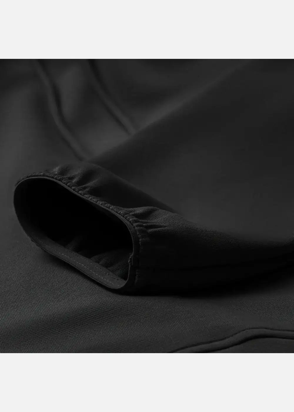 Áo Khoác Hoodie Mịn Mát Ít Nhăn The Minimalist 024 Đen - YaMe.vn