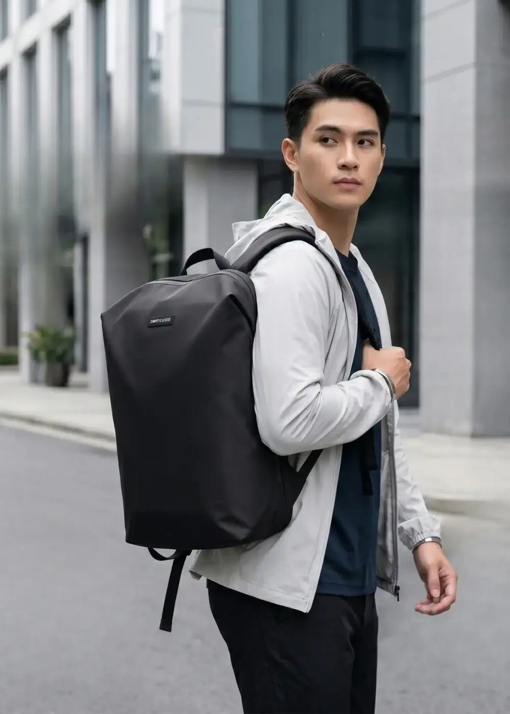 FirstClass004_2a1e4c68-e011-4eb5-b096-302b192f1c28 - YaMe.vn