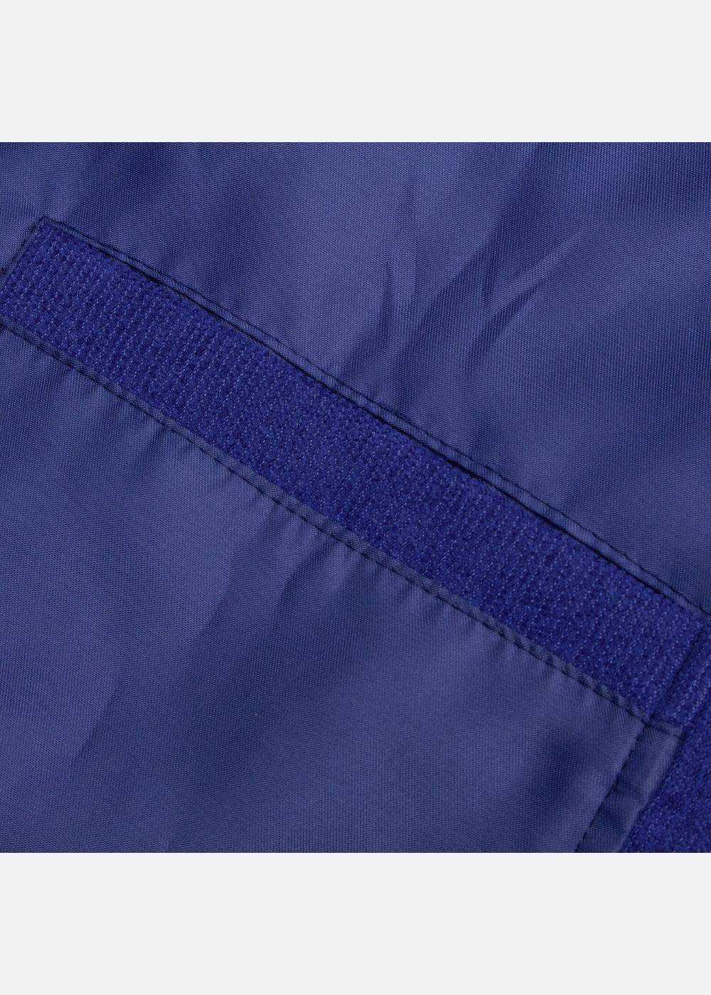 Chi tiết áo nam màu xanh navy, vải mềm bền, thiết kế tinh tế tôn dáng