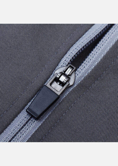 Khóa kéo kim loại bền chắc trên vải áo nam chất lượng cao, thiết kế tinh tế, mặc thoải mái