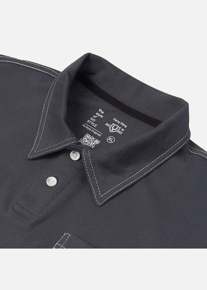 Áo polo nam màu xám than, cổ bẻ chỉ trắng, thiết kế tinh tế, chất liệu mềm bền, tôn dáng nam tính