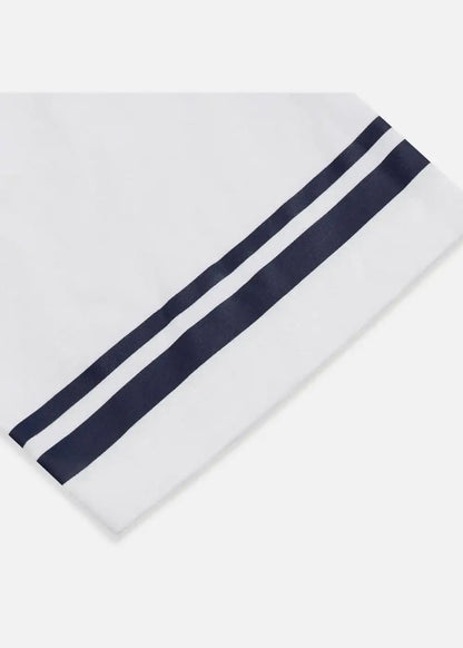 Áo thun nam trắng cổ chữ V viền xanh navy, thiết kế tinh tế, mặc bền, không lỗi mốt