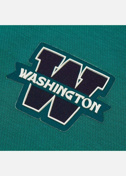 Áo thun nam xanh lá đậm in logo Washington chữ W nổi bật, thiết kế thời trang nam tính