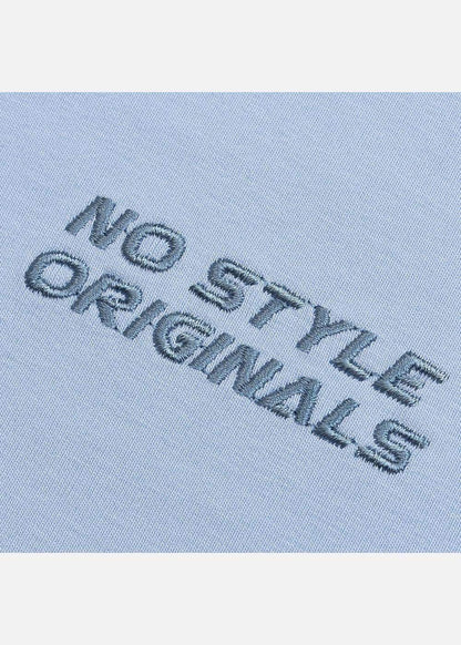 Áo thun nam màu xanh nhạt, thêu chữ NO STYLE ORIGINALS nổi bật, chất liệu mềm mịn, thiết kế thời trang không lỗi mốt.